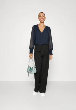 Vila Viuna V Neck - Blouse - Navy Blazer 9 Vila Viuna V Neck - Blouse - Navy Blazer -Vila 07f4ffd7e77a4c268a025c852efaee21