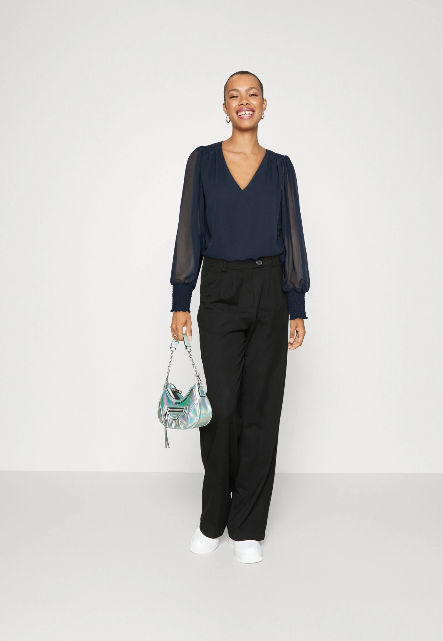 Vila Viuna V Neck - Blouse - Navy Blazer 4 Vila Viuna V Neck - Blouse - Navy Blazer - Afbeelding 2