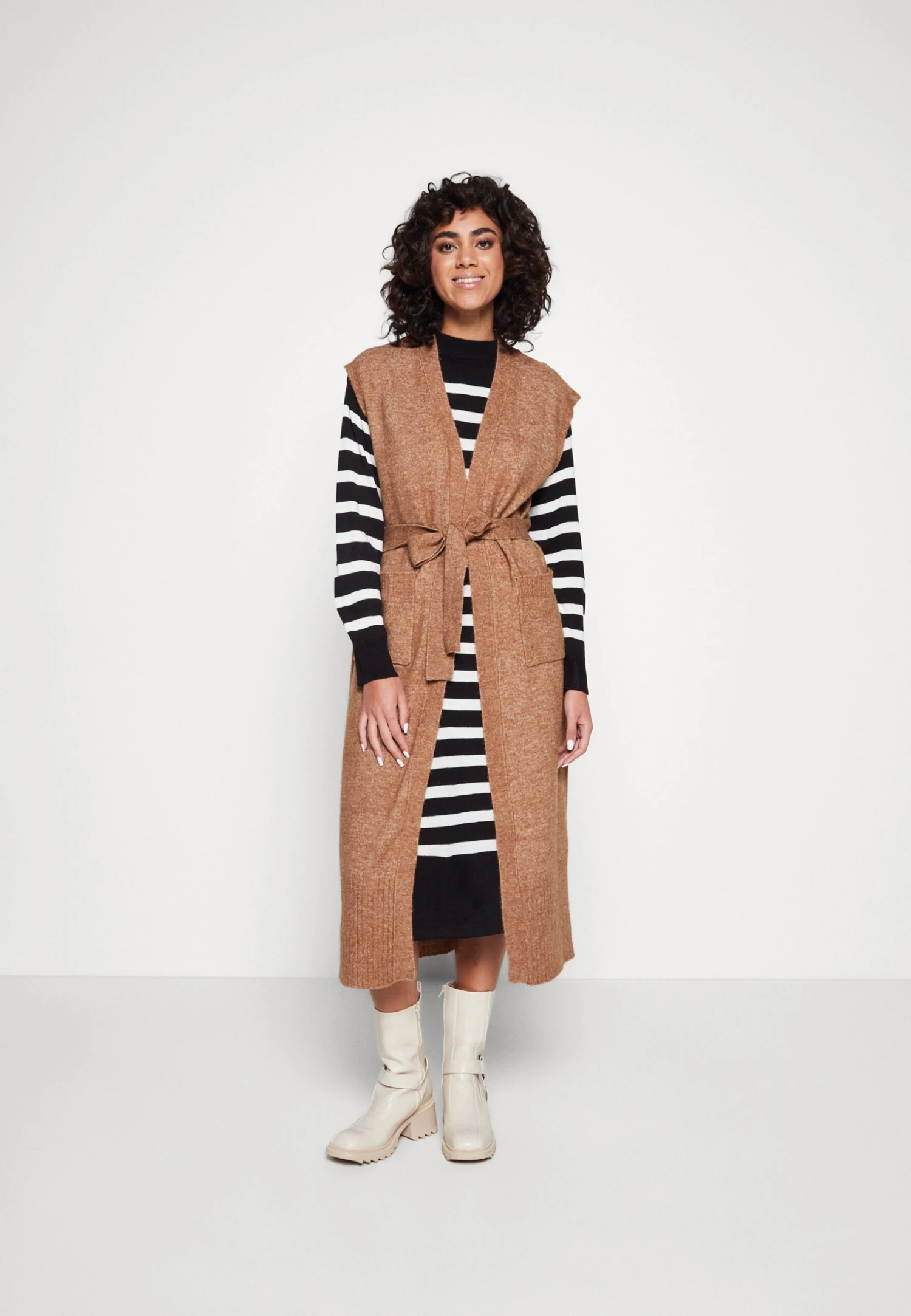 Vila Vicilia Long Vest - Vest - Toasted Coconut 3 Vila Vicilia Long Vest - Vest - Toasted Coconut