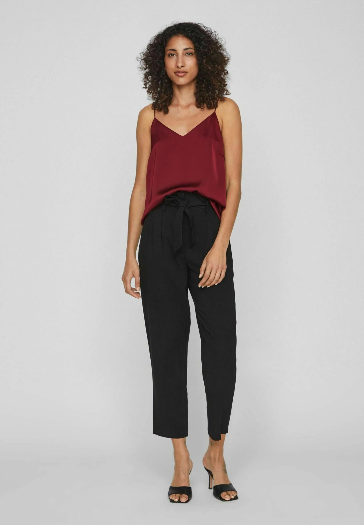 Vila V-Ausschnitt - Top - Beet Red 4 Vila V-Ausschnitt - Top - Beet Red - Afbeelding 2