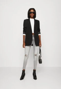 Vila Vikamma Noos - Halflange Jas - Black 9 Vila Vikamma Noos - Halflange Jas - Black -Vila 18d6b1be836844b6b85b6ea86e3164a0