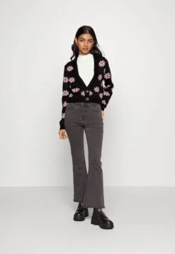 Vila -Vila 1f55a2df28f044b8a671bca3cec1f357