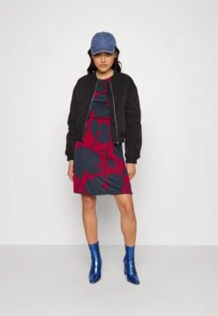 Vila Vikami Short Dress - Jerseyjurk - Rhubarb/Navy -Vila 209c7234f7ce4b65864a92471908ce64