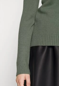 Vila Viril V-Neck L/S-Noos - Trui - Laurel Wreath 11 Vila Viril V-Neck L/S-Noos - Trui - Laurel Wreath -Vila 2225b4a9aad24c78b2290c22f4921738