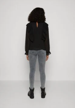 Vila Vichica Ruffle - Blouse - Black 10 Vila Vichica Ruffle - Blouse - Black -Vila 256e277f2ee94baaa5e06e15a951efa4