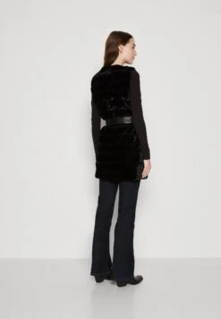 Vila Vikimberly Waistcoat - Bodywarmer - Black 10 Vila Vikimberly Waistcoat - Bodywarmer - Black -Vila 27089f35a6aa42afb7f65ecb957b418e