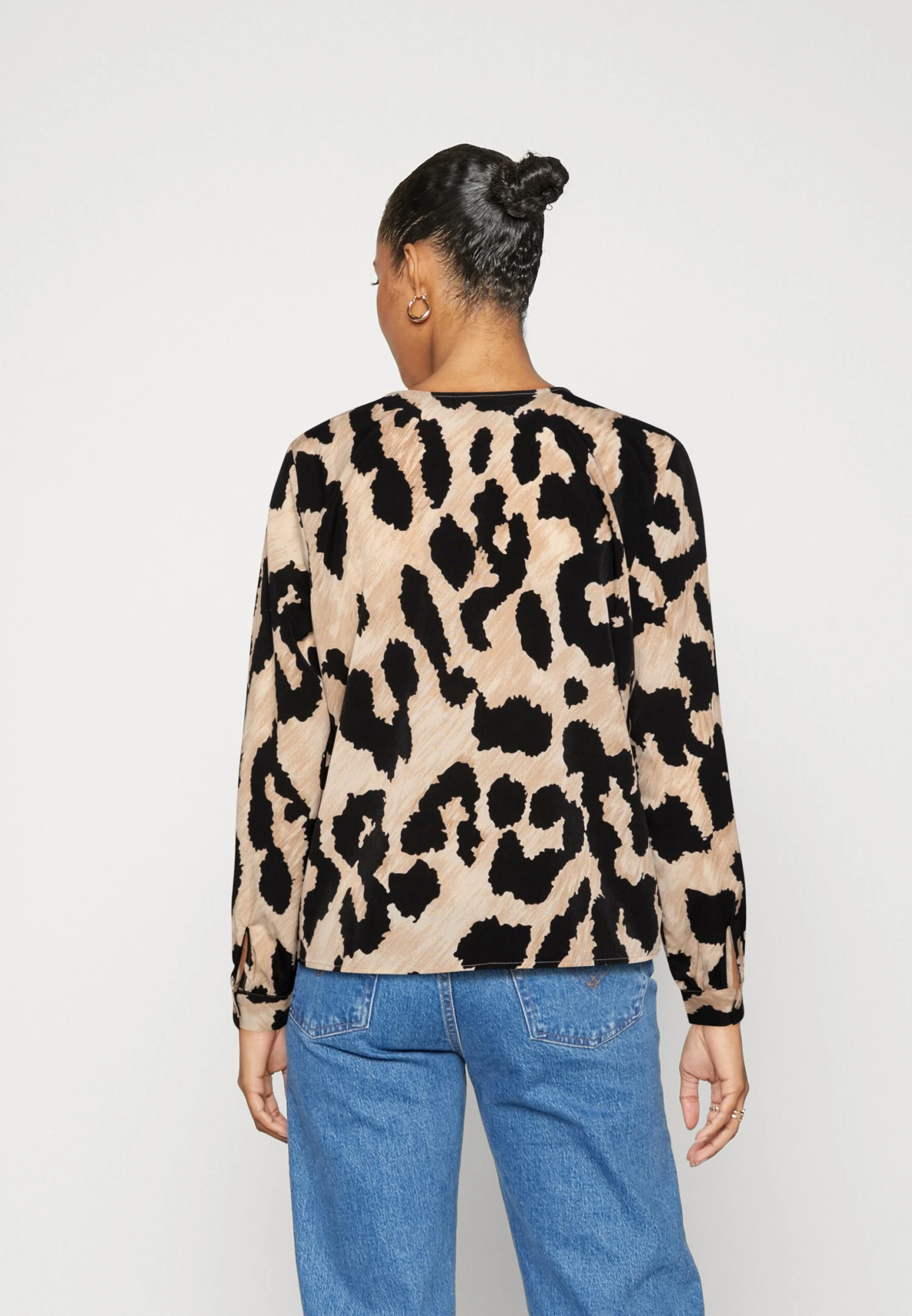 Vila Vibelina V Neck - Blouse - Black 5 Vila Vibelina V Neck - Blouse - Black - Afbeelding 3