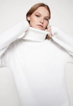 Vilajuli Rollneck Noos - Trui - White Alyssum 11 Vilajuli Rollneck Noos - Trui - White Alyssum -Vila 2fcaa4a0a4f24ad2843375ef0b902c3b