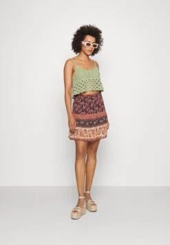 Vila Vimuno New Crop- Top - Cameo Green -Vila 3331009ea4794cabad4d7795cf31bd16