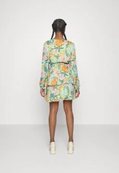 Vipaus New Short Dress - Jurk - Jade Lime/Tropical 10 Vipaus New Short Dress - Jurk - Jade Lime/Tropical -Vila 38a163c11b914290a85a0ff489250ca2