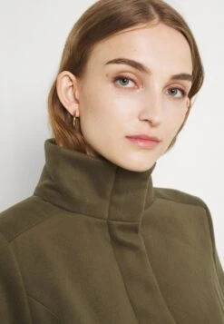 Vila Vipoku High Neck Coat - Mantel - Dark Olive 11 Vila Vipoku High Neck Coat - Mantel - Dark Olive -Vila 3b80c34a3f1c48f5b6d1680b772c6683