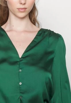 Vila Viellette V-Neck L/S - Blouse - Pineneedle 15 Vila Viellette V-Neck L/S - Blouse - Pineneedle -Vila 4189bfd1b345423bb26637002f330673