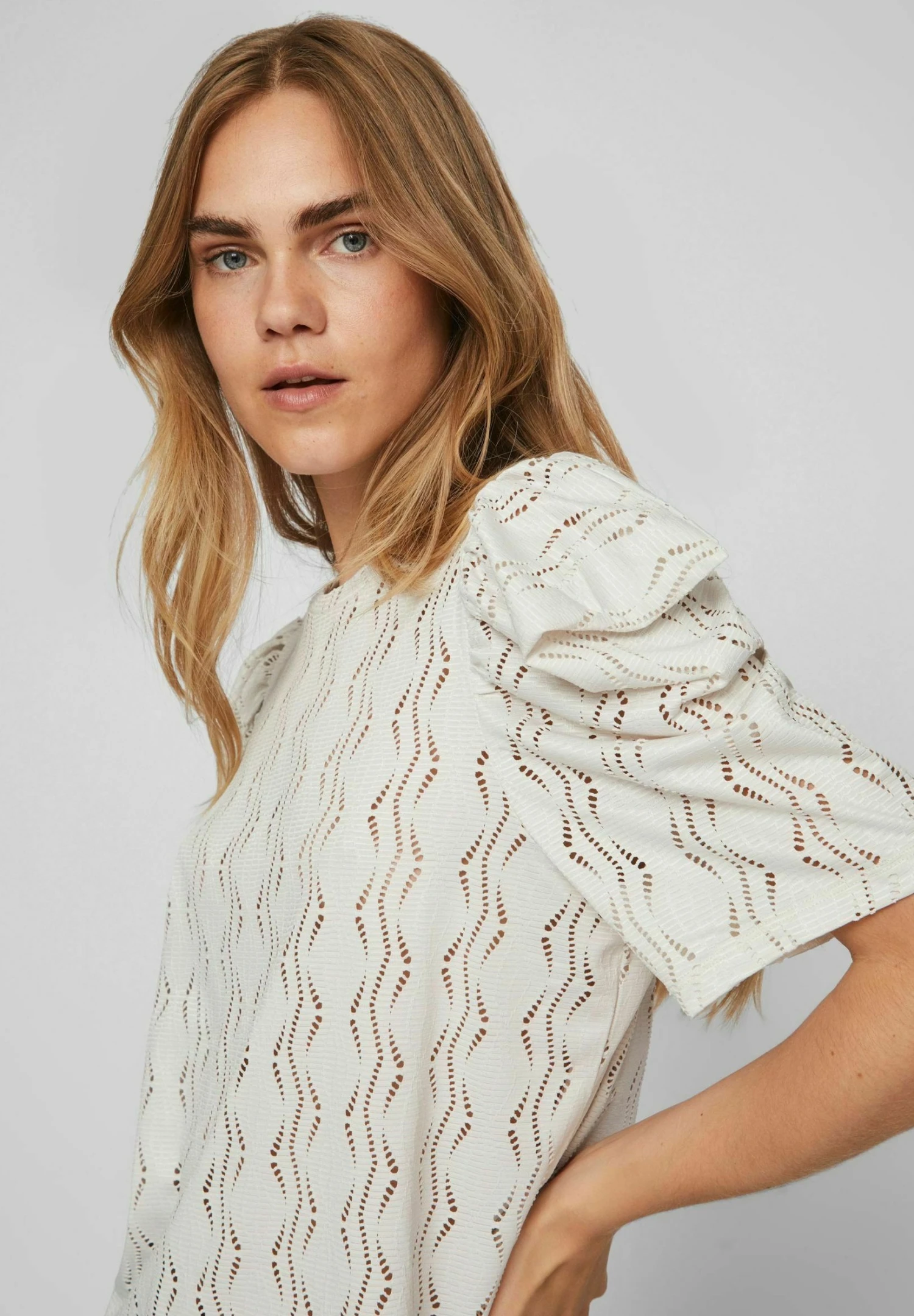 Vila Mit Kurzen Ärmeln Detailreiches - Blouse - White Sand 7 Vila Mit Kurzen Ärmeln Detailreiches - Blouse - White Sand - Afbeelding 5