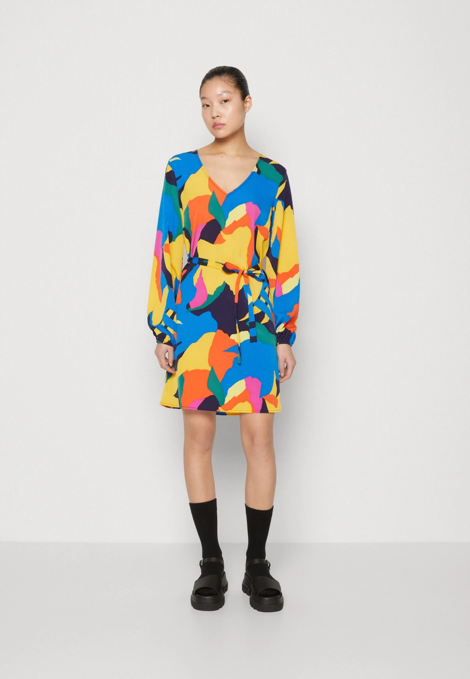 Vila Vijudy V Neck Tie Belt Dress - Jurk - Navy/Multi 3 Vila Vijudy V Neck Tie Belt Dress - Jurk - Navy/Multi