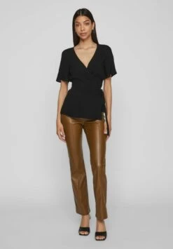 Vila Wickel Kurzärmeliges - Blouse - Black 10 Vila Wickel Kurzärmeliges - Blouse - Black -Vila 4742cb78bbc74b899d2b64d07eac0886