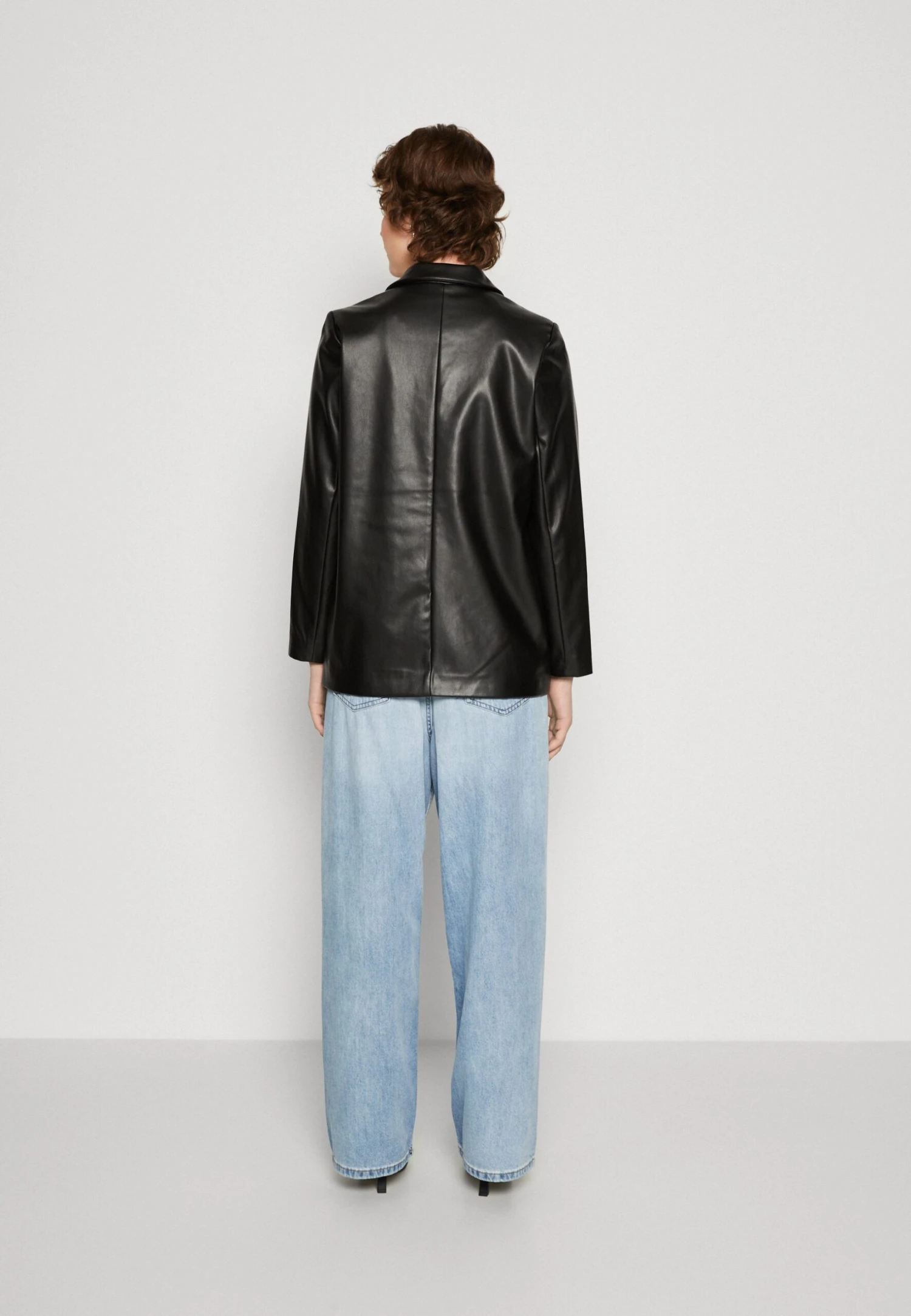 Vila Vinille Loose - Imitatieleren Jas - Black 5 Vila Vinille Loose - Imitatieleren Jas - Black - Afbeelding 3