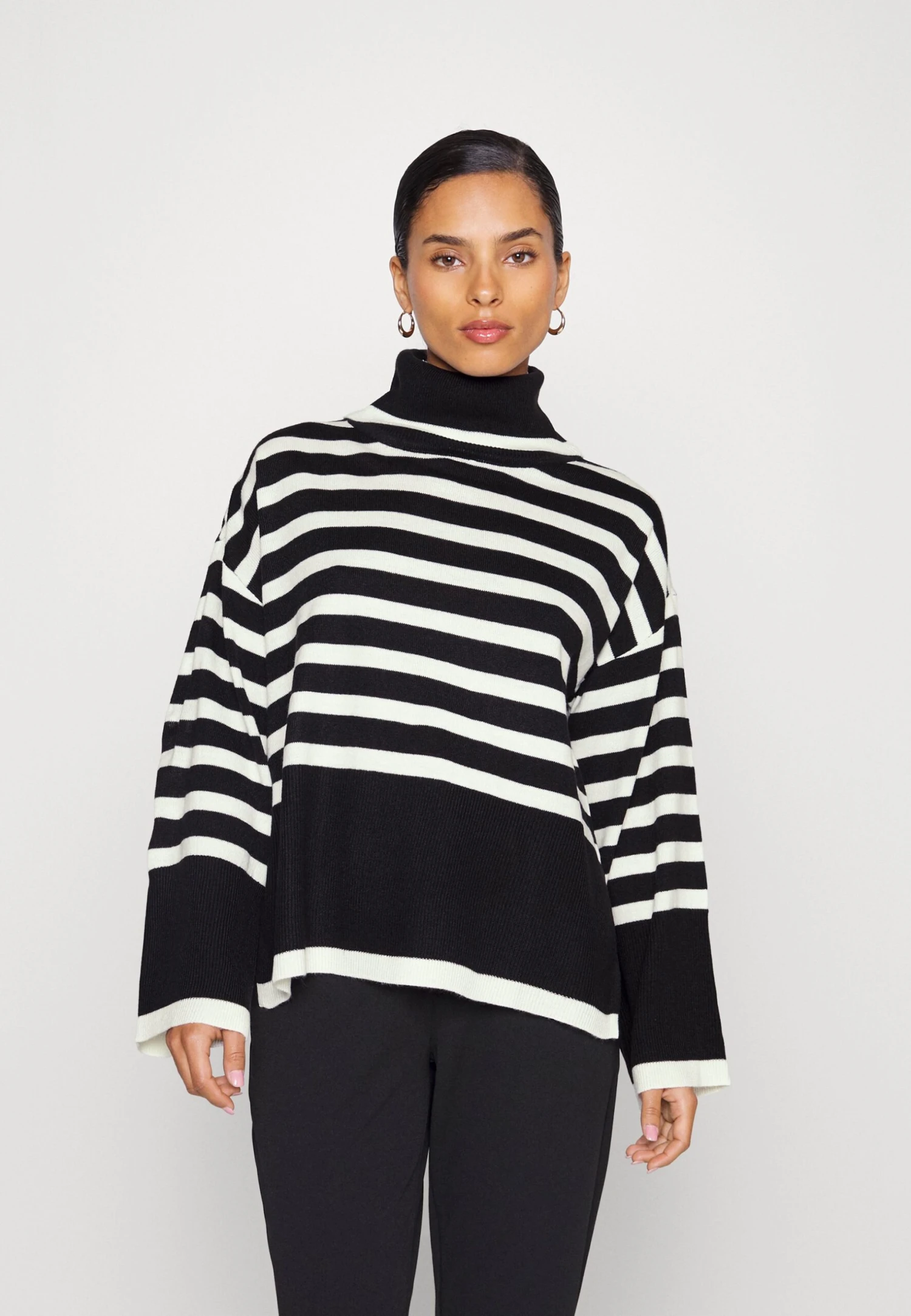 Vistripi Rollneck - Trui - Black/Cloud Dancer 3 Vistripi Rollneck - Trui - Black/Cloud Dancer