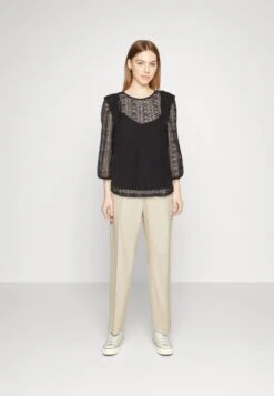 Vila Vinesa Ruffle- Blouse - Black -Vila 58ae48bacab9409eaa01b80216e20aea