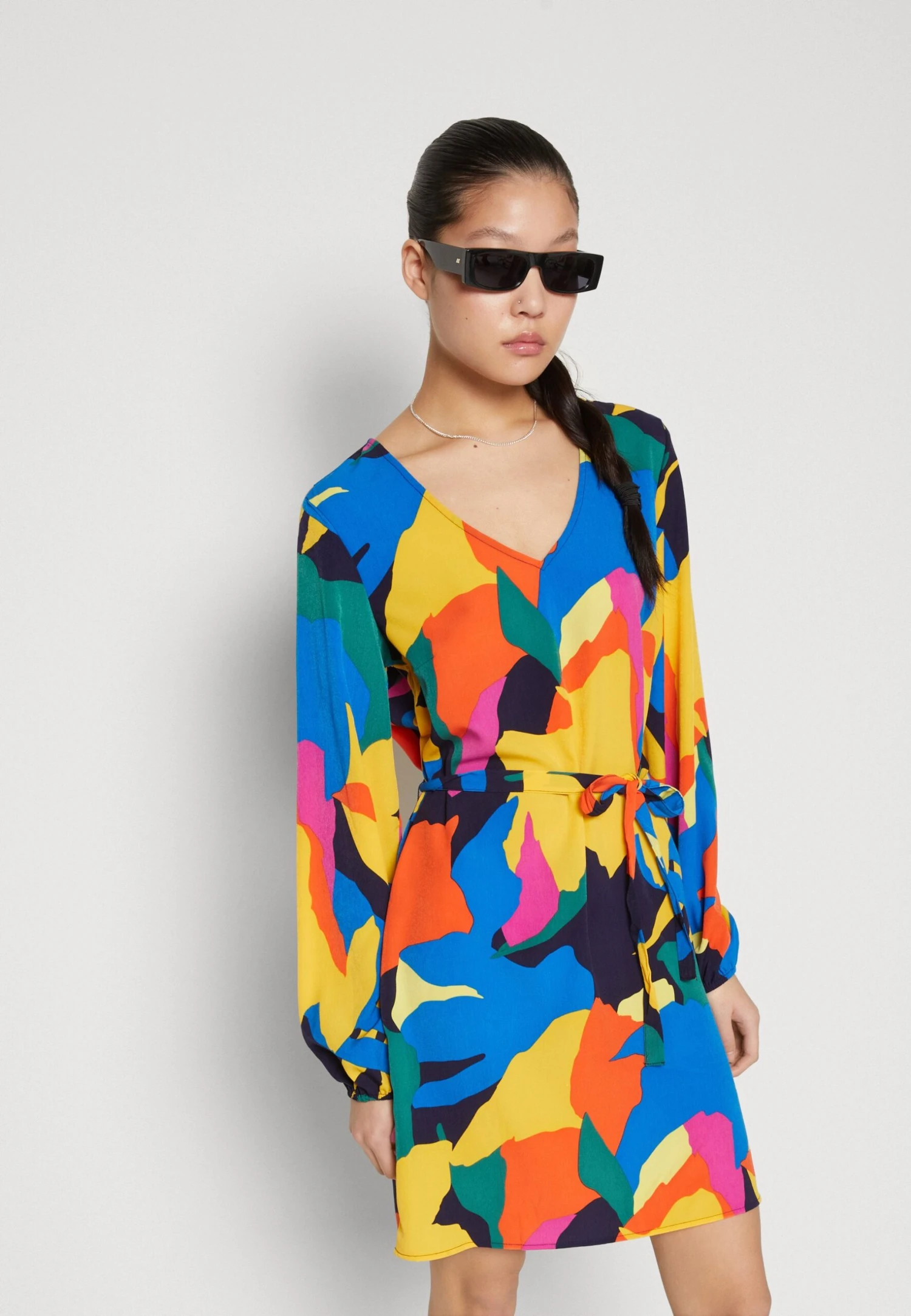 Vila Vijudy V Neck Tie Belt Dress - Jurk - Navy/Multi 6 Vila Vijudy V Neck Tie Belt Dress - Jurk - Navy/Multi - Afbeelding 4