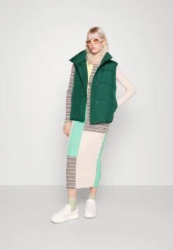 Vila Vinilly Short Quilted- Bodywarmer - Pineneedle -Vila 6732857cb3804ecf8cd4ee5b192daa7e