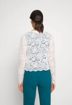 Vila Vifaith Bolero - Vest - Snow White 9 Vila Vifaith Bolero - Vest - Snow White -Vila 6768d6aa17b948beb2131d3d4cce30a9