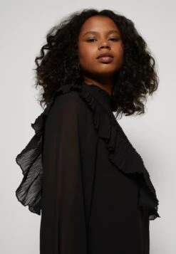 Vila Vichica Ruffle - Blouse - Black 11 Vila Vichica Ruffle - Blouse - Black -Vila 74934457a22c48229834371dd62a72de