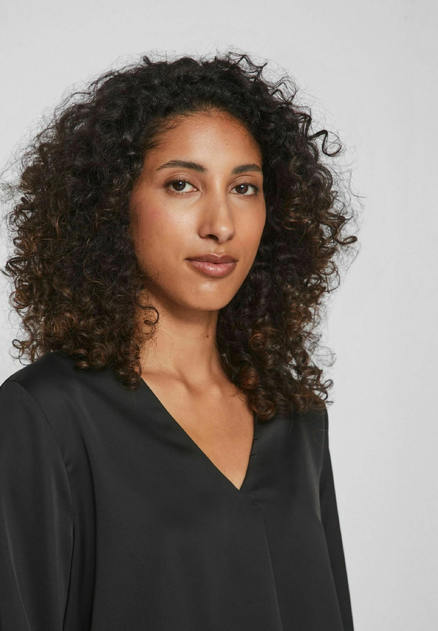 Vila Mit V-Ausschnitt Langärmeliges - Blouse - Black 6 Vila Mit V-Ausschnitt Langärmeliges - Blouse - Black - Afbeelding 4