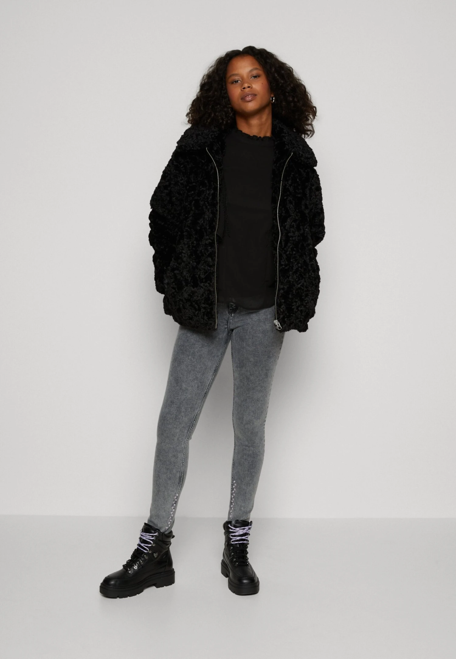 Vila Vichica Ruffle - Blouse - Black 4 Vila Vichica Ruffle - Blouse - Black - Afbeelding 2