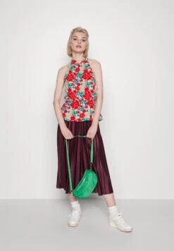 Vila Vimaya Halter Neck - Top - Cascade Aop Red Flowers 9 Vila Vimaya Halter Neck - Top - Cascade Aop Red Flowers -Vila 86607d77c48041b3bff735c389b1ad0f