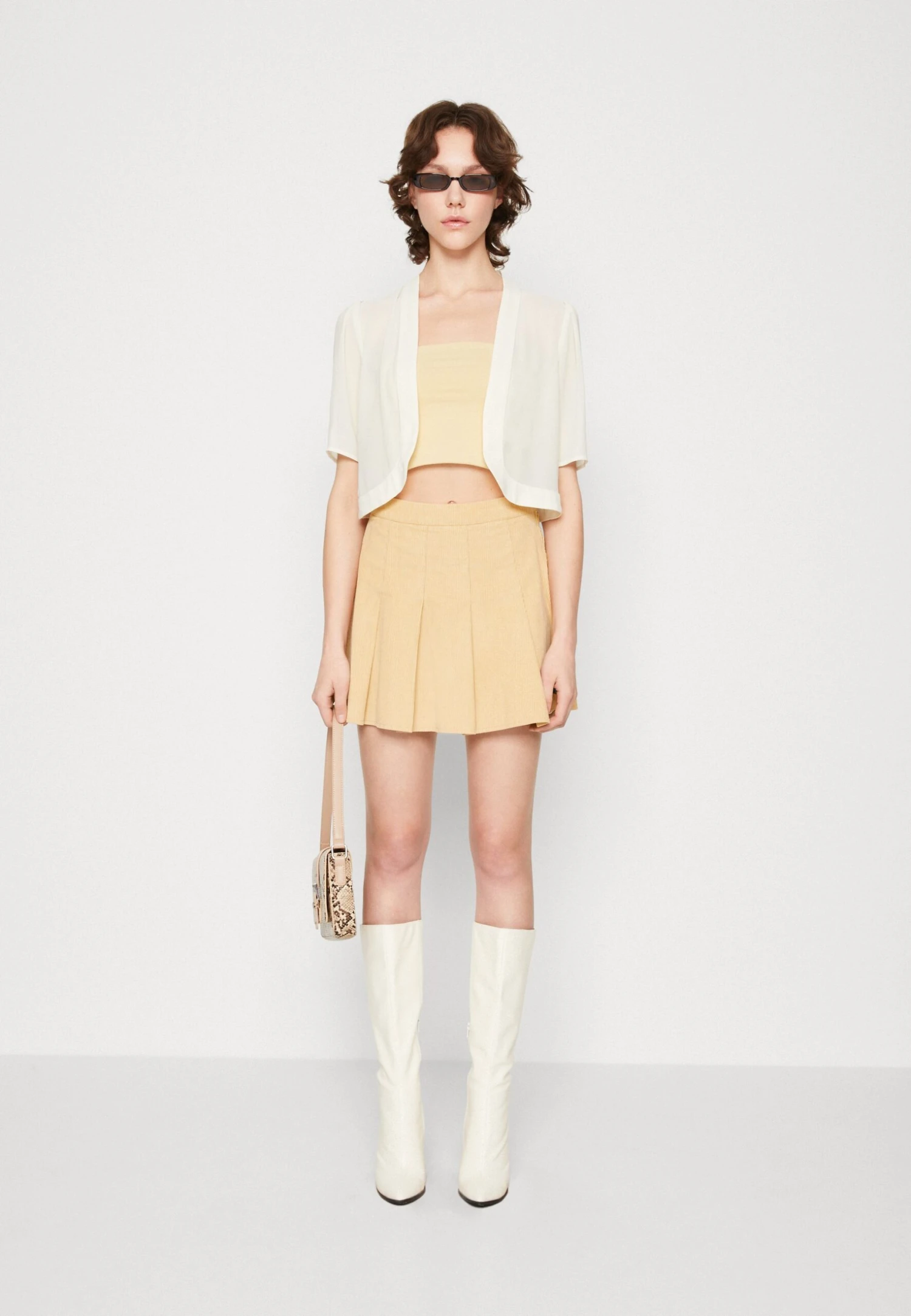 Vila Vikathrina Cropped Bolero - Blazer - Birch 4 Vila Vikathrina Cropped Bolero - Blazer - Birch - Afbeelding 2