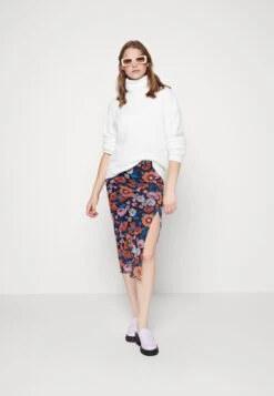 Vila -Vila 997f0b706a3b46bf8f33f13d9600de42