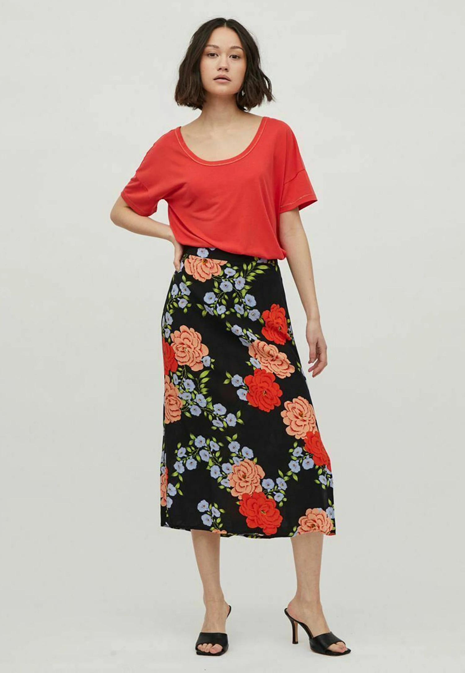 Vila Mit Kurzen Ärmeln U-Ausschnitt - T-Shirt Basic - Flame Scarlet 4 Vila Mit Kurzen Ärmeln U-Ausschnitt - T-Shirt Basic - Flame Scarlet - Afbeelding 2