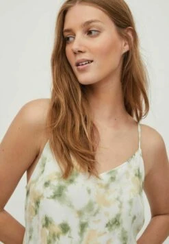 Vila Top - Forest Shade 10 Vila Top - Forest Shade -Vila abf6b14cd03b4048a76d498dea9b280d