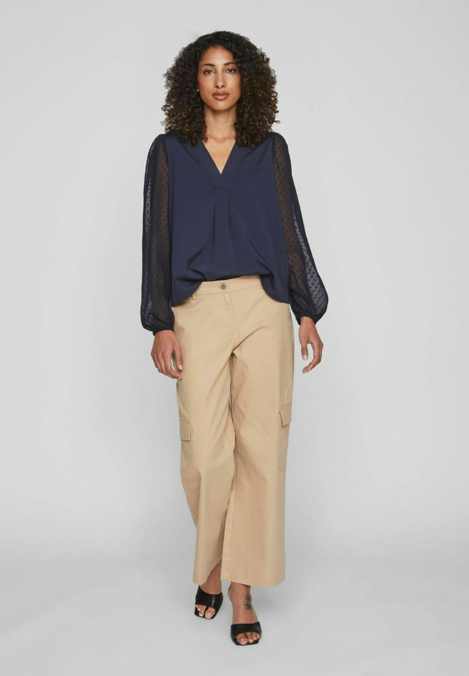 Vila Mit V Ausschnitt Langärmeliges - Blouse - Navy Blazer 4 Vila Mit V Ausschnitt Langärmeliges - Blouse - Navy Blazer - Afbeelding 2