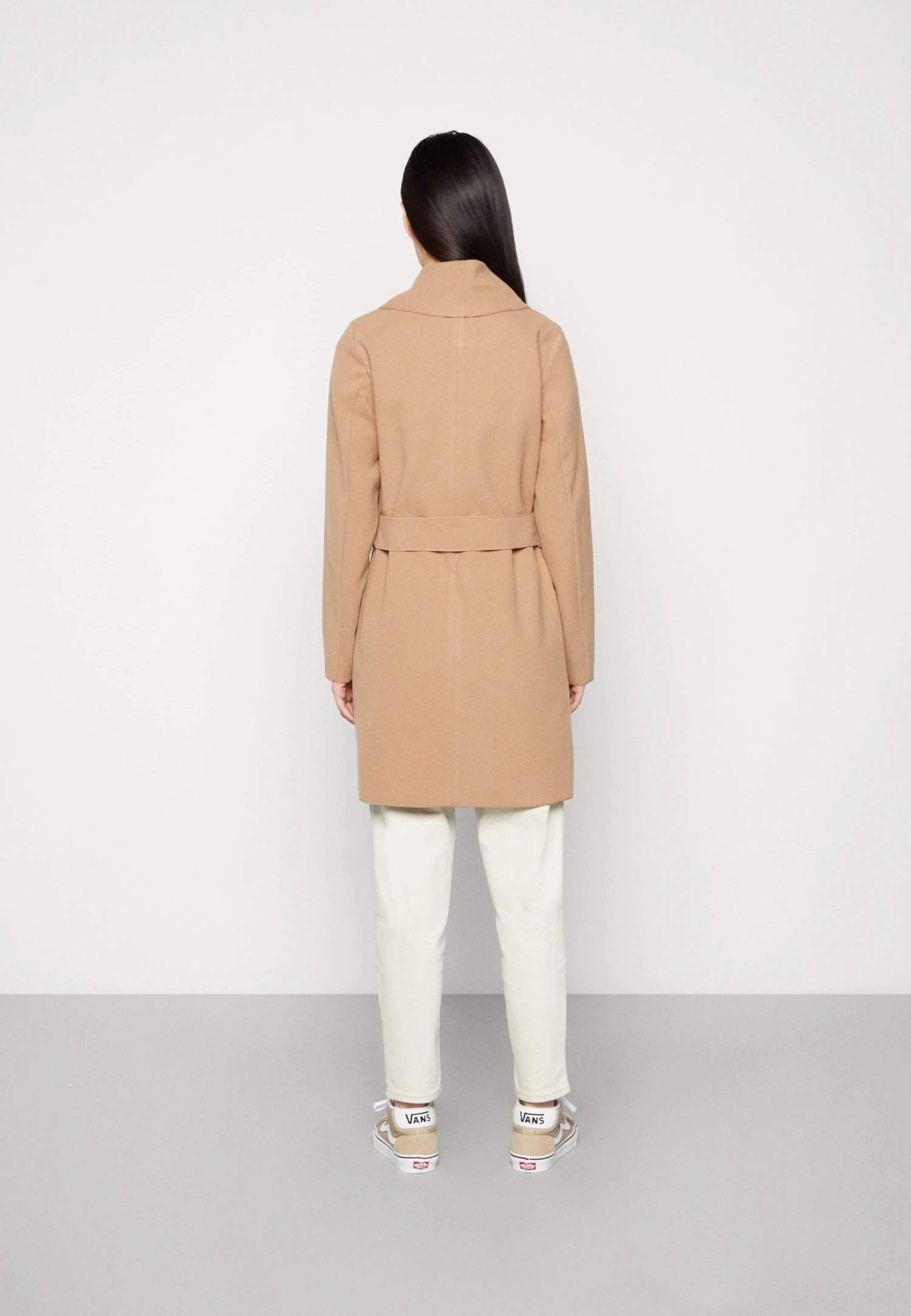 Vila Viapple- Halflange Jas - Tigers Eye 4 Vila Viapple- Halflange Jas - Tigers Eye - Afbeelding 3