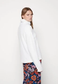 Vilajuli Rollneck Noos - Trui - White Alyssum 10 Vilajuli Rollneck Noos - Trui - White Alyssum -Vila b6f77ef61fe24438b38d2cb3f06be41b