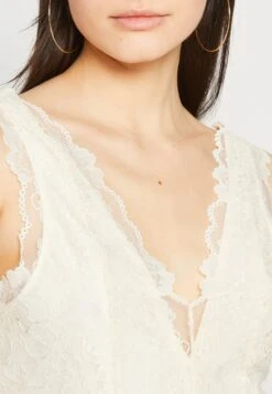 Vila Viregalia V Neck Body - Top - Birch -Vila b9ff65c0b8ad4686b41dba325c25c5b5