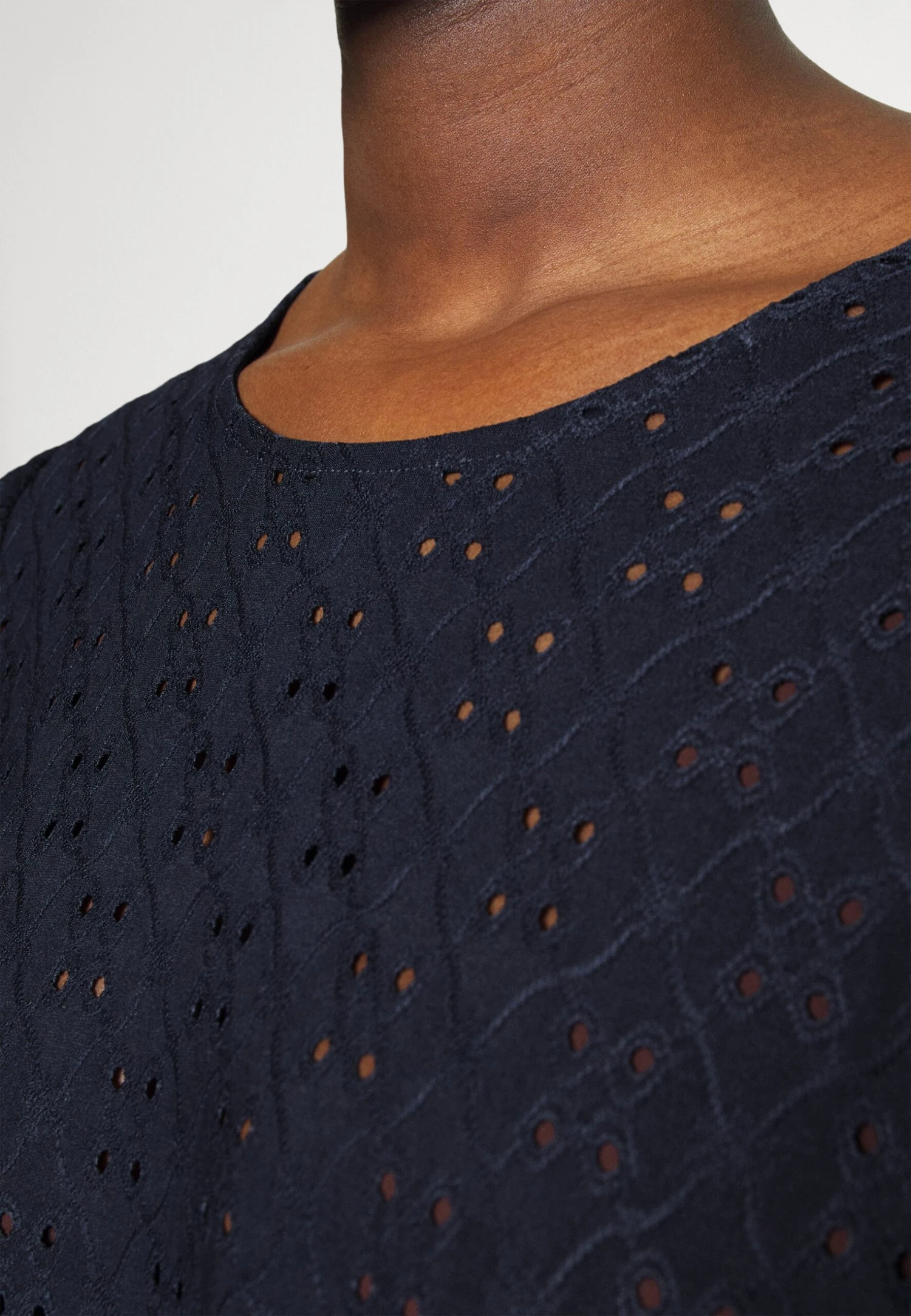 Vikawa - T-Shirt Print - Navy Blazer 6 Vikawa - T-Shirt Print - Navy Blazer - Afbeelding 4