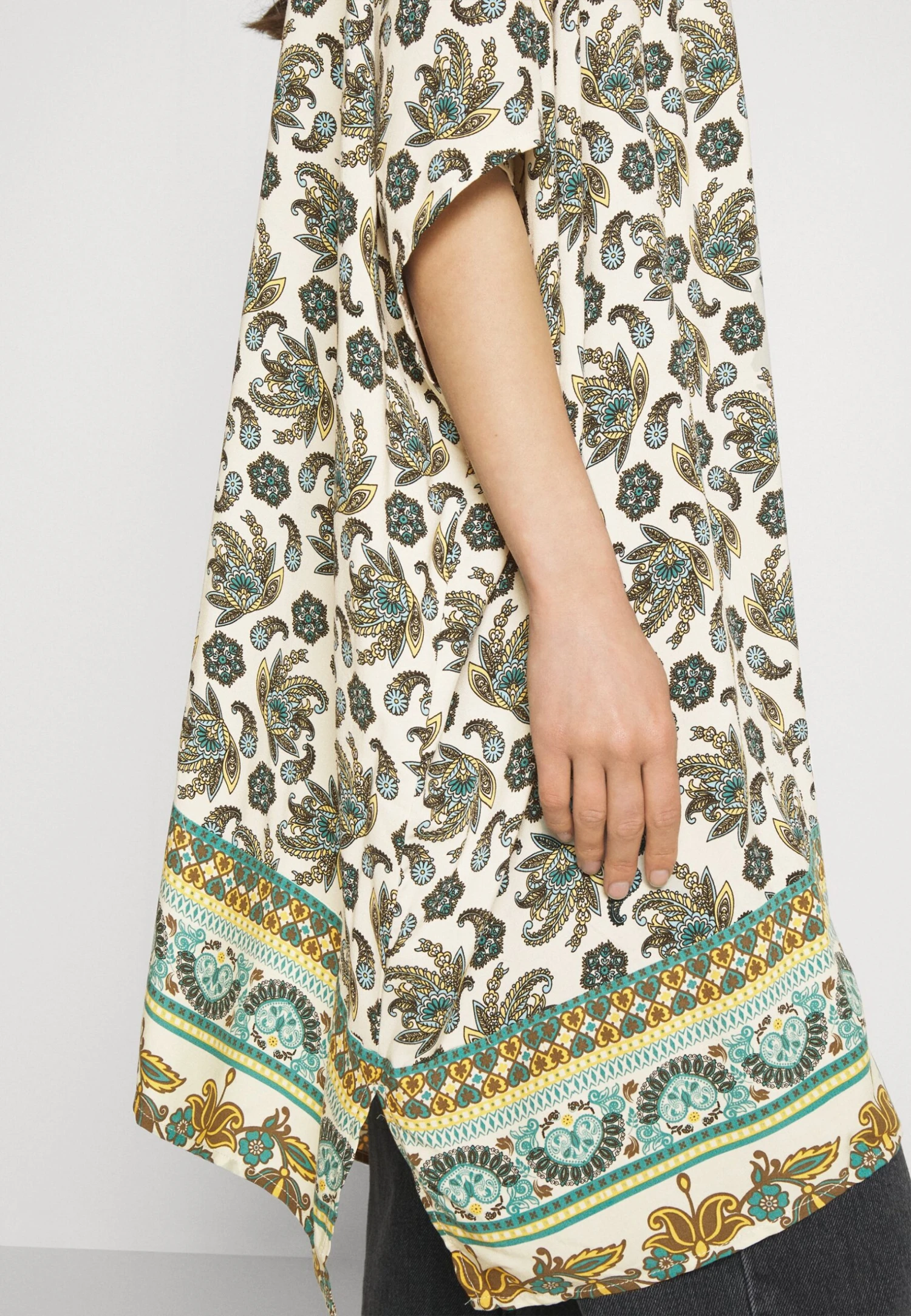 Viayais S/S Kimono/Ka/Ptt - Lichte Jas - Birch Aop Blue/Green 7 Viayais S/S Kimono/Ka/Ptt - Lichte Jas - Birch Aop Blue/Green - Afbeelding 5