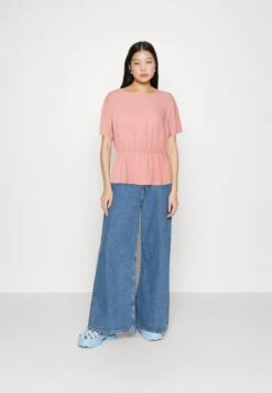 Vila -Vila cfd18ff15e244ac68bda5de43c6cb17e