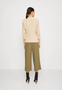 Vila Viher 3/4 New - Blazer - Savanna Tan 10 Vila Viher 3/4 New - Blazer - Savanna Tan -Vila d63068d534c04191a38e36657e085563