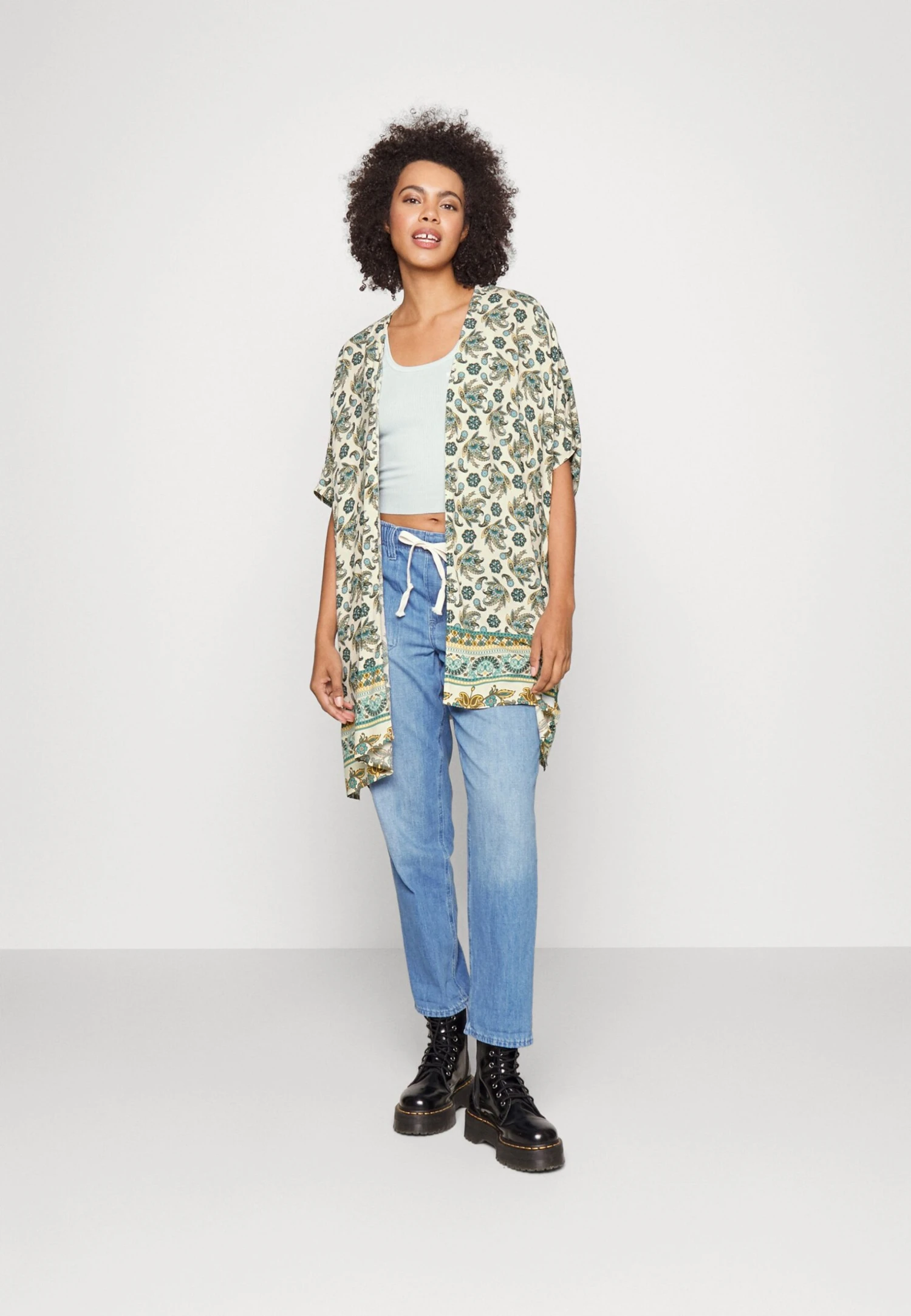 Vila Viayais Kimono- Lichte Jas - Birch Aop Blue/Green 4 Vila Viayais Kimono- Lichte Jas - Birch Aop Blue/Green - Afbeelding 2