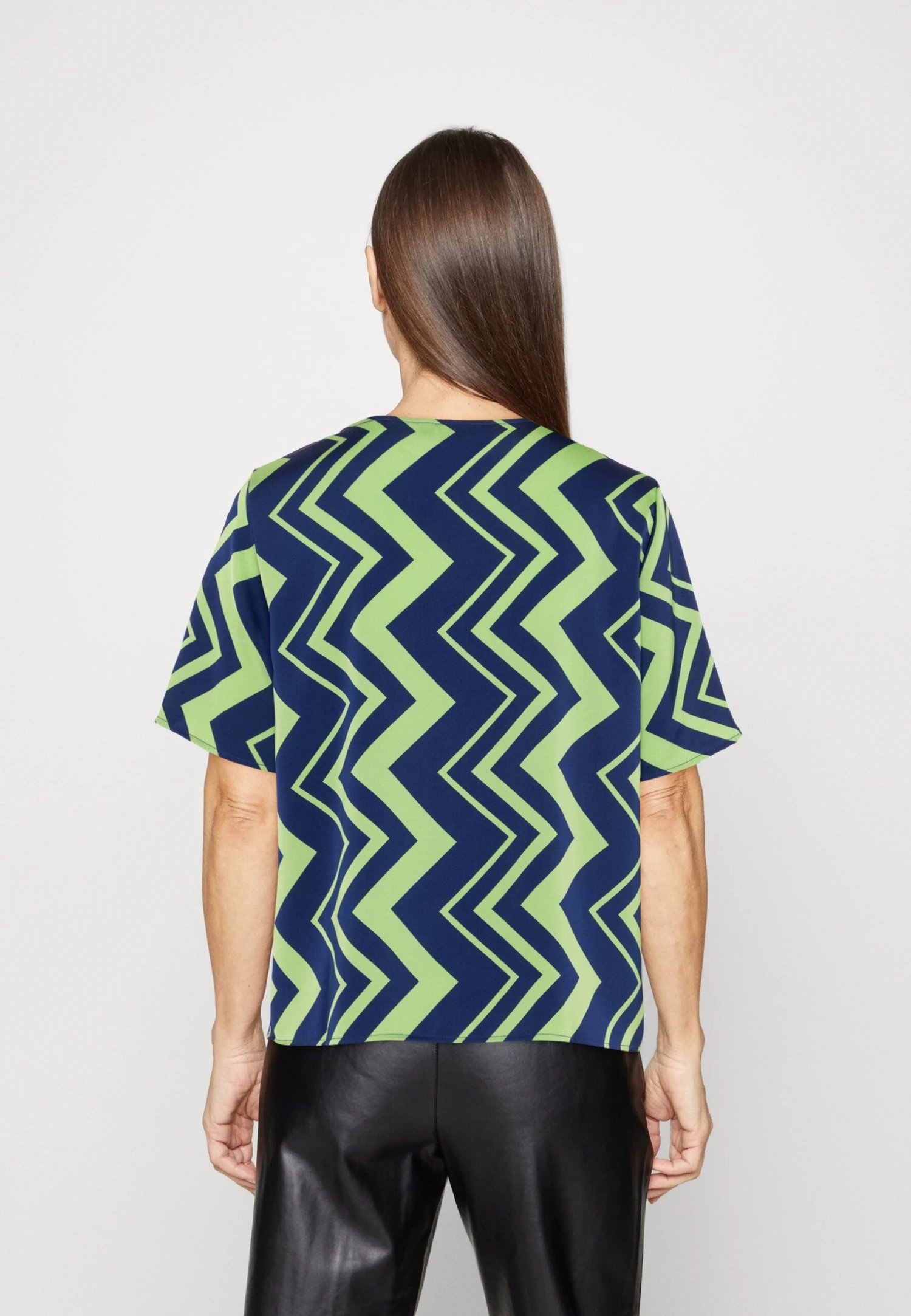 Vila Vihula O-Neck - Blouse - Mazarine/Jade Lime 5 Vila Vihula O-Neck - Blouse - Mazarine/Jade Lime - Afbeelding 3