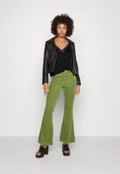 Vila Vicava V Neck Singlet - Top - Black -Vila f86dd5bf2b81477b81d88eb4f8b60757