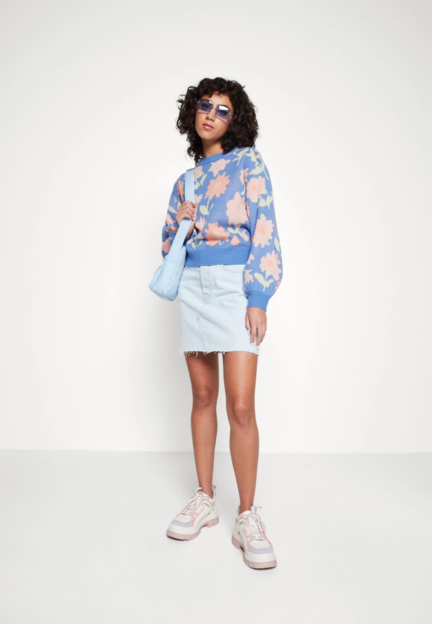 Vila Viflowi - Trui - Blue Yonderpattern:Peach Pink/Old Rose Flowers 4 Vila Viflowi - Trui - Blue Yonderpattern:Peach Pink/Old Rose Flowers - Afbeelding 2